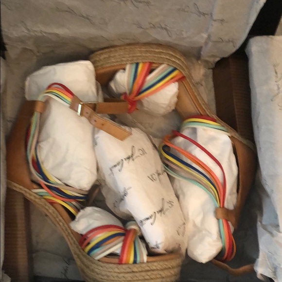 Vince Camuto crimson/coral 7m - Picture 6 of 6